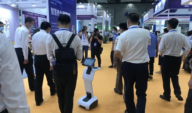 广州老博会举办 temi机器人成为智慧养老新宠儿